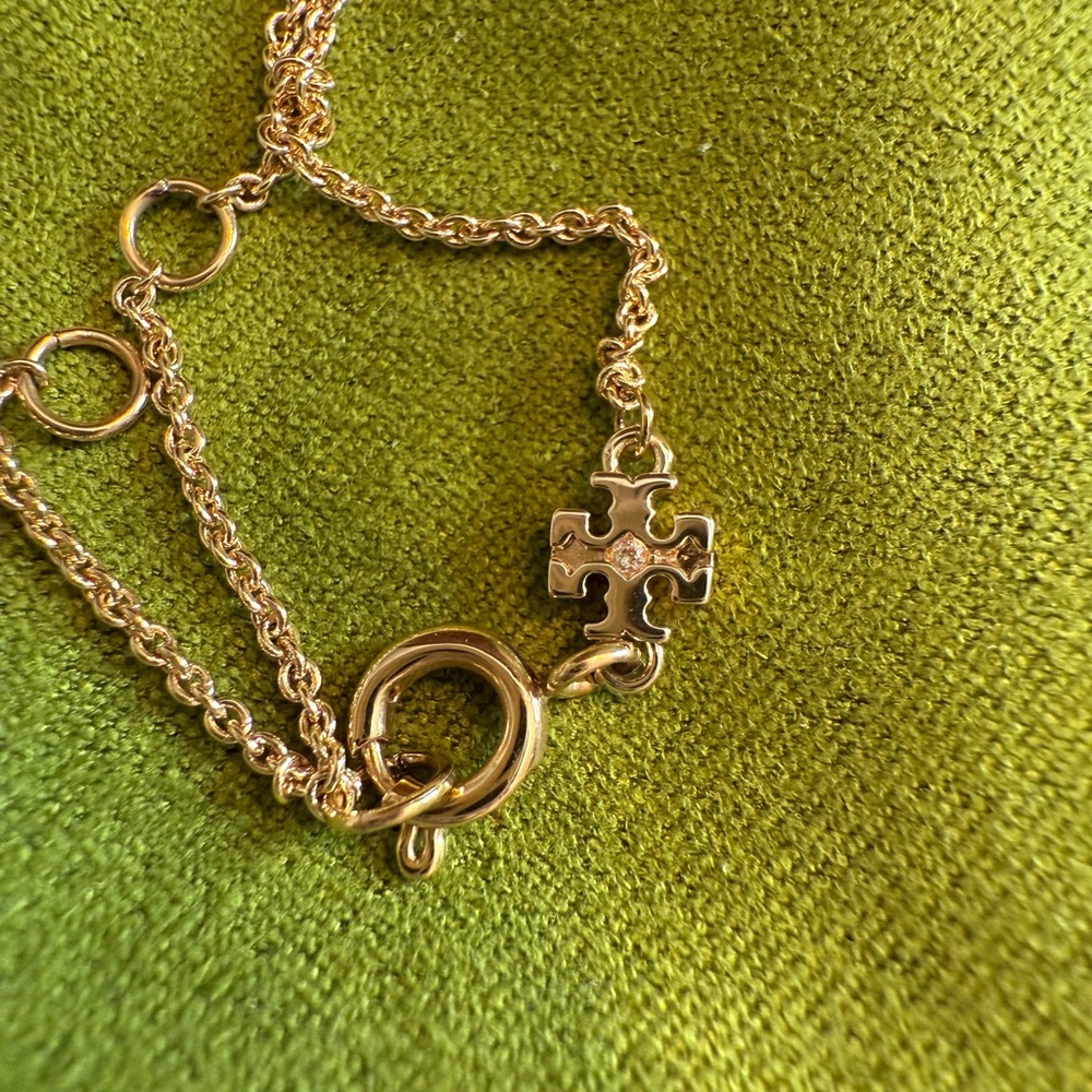 Tory Burch Kia Flower Pendant Necklace and Clover Earring’s NEW - Picture 11 of 15